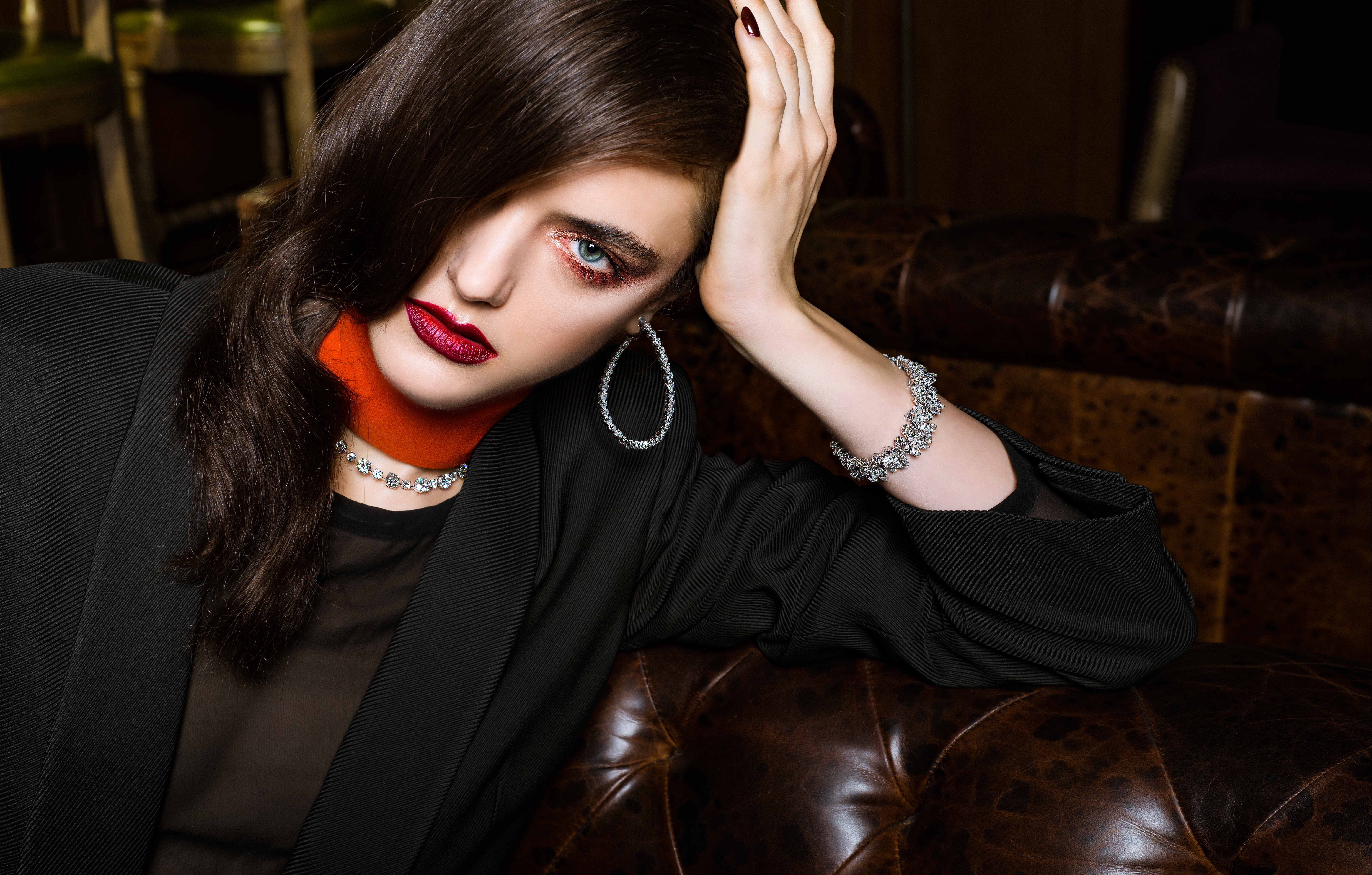 Jewellery Shoot: Diamonds in the Dark