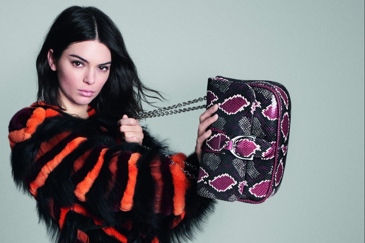 Kendall Jenner Makes us Want to Buy a Longchamp! - DIVINE