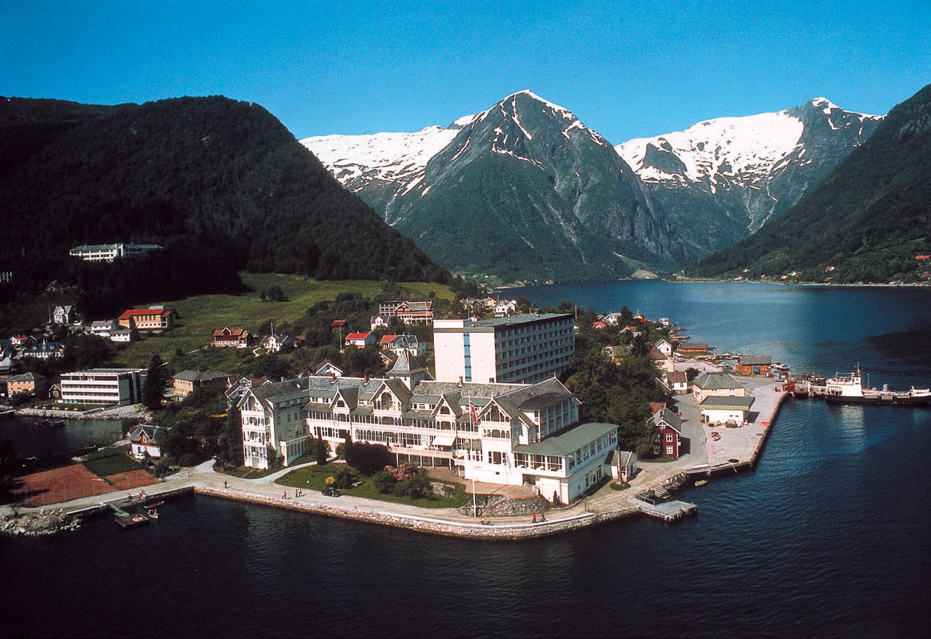 Charming Towns and Fjords of Western Norway