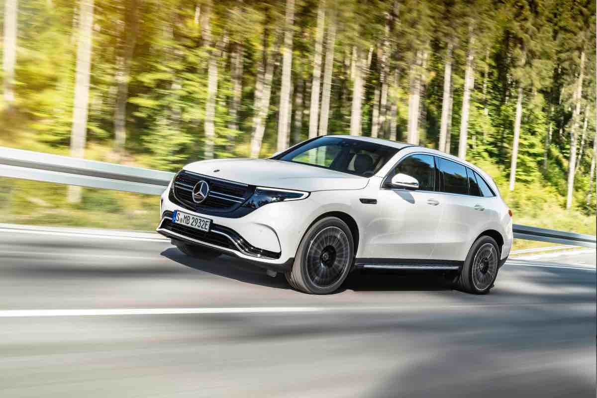 Mercedes Benz Plugs Into The Future