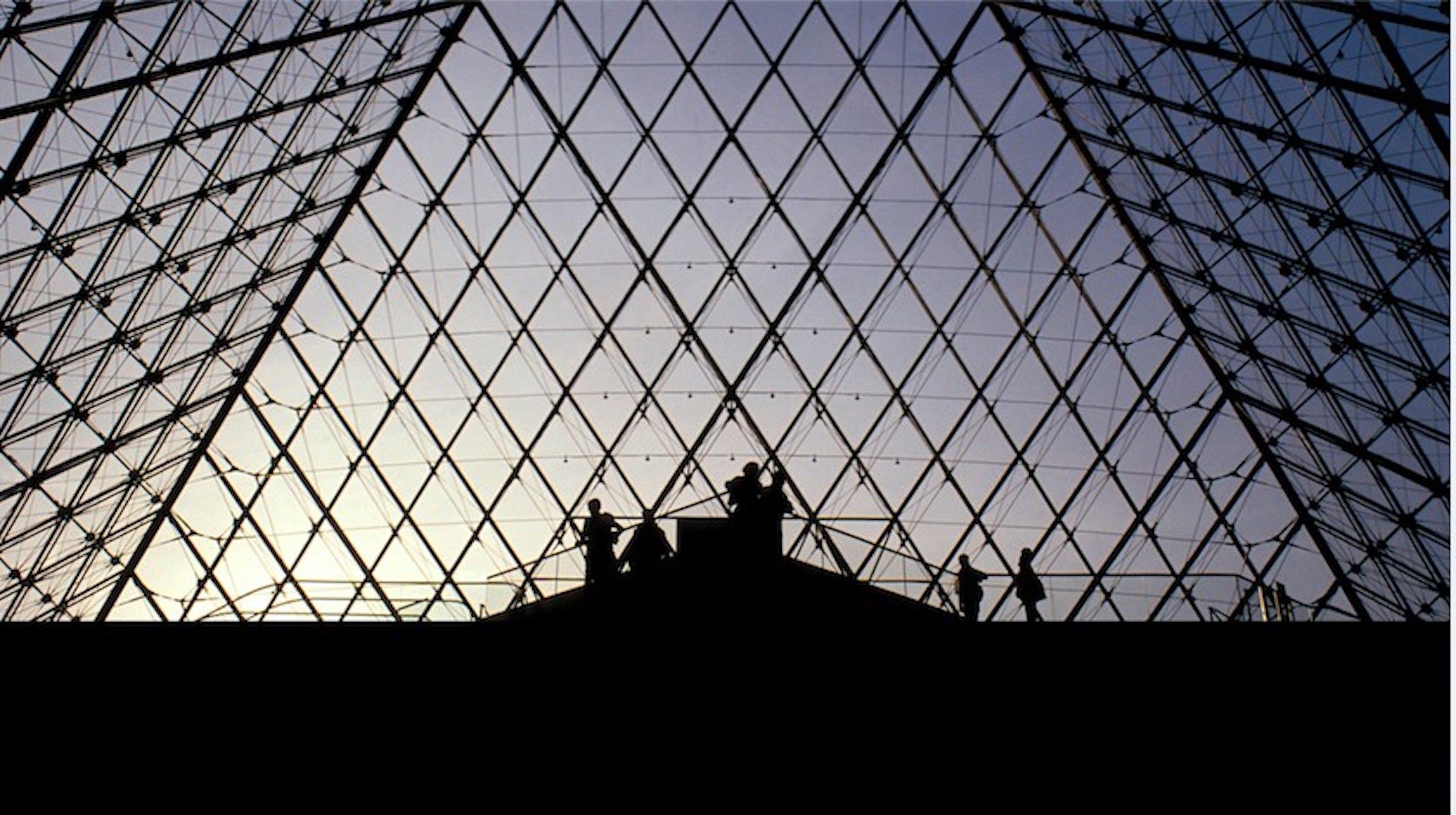Livestream: Front Row with Louis Vuitton at Paris Fashion Week