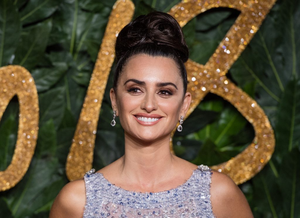 【SWAROVSKI PENELOPE CRUZ デザインのフラワーネックレス SWAROVSKI PENELOPE CRUZ デザインのフラワーネックレス