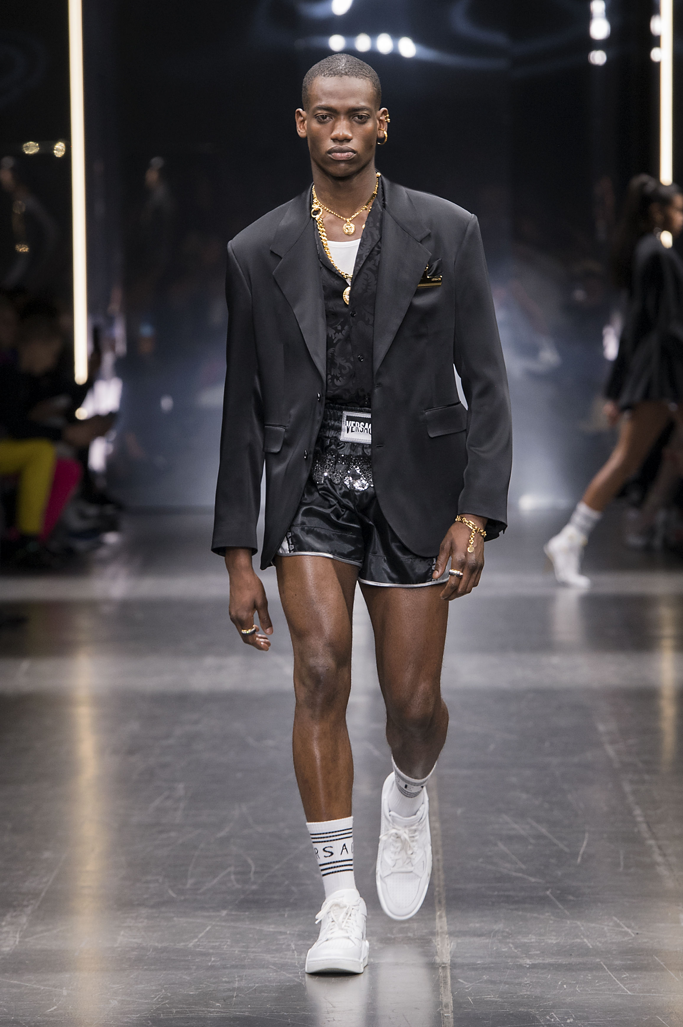 Versace Man Fall Winter 2019: Gender-bending is this year's mood