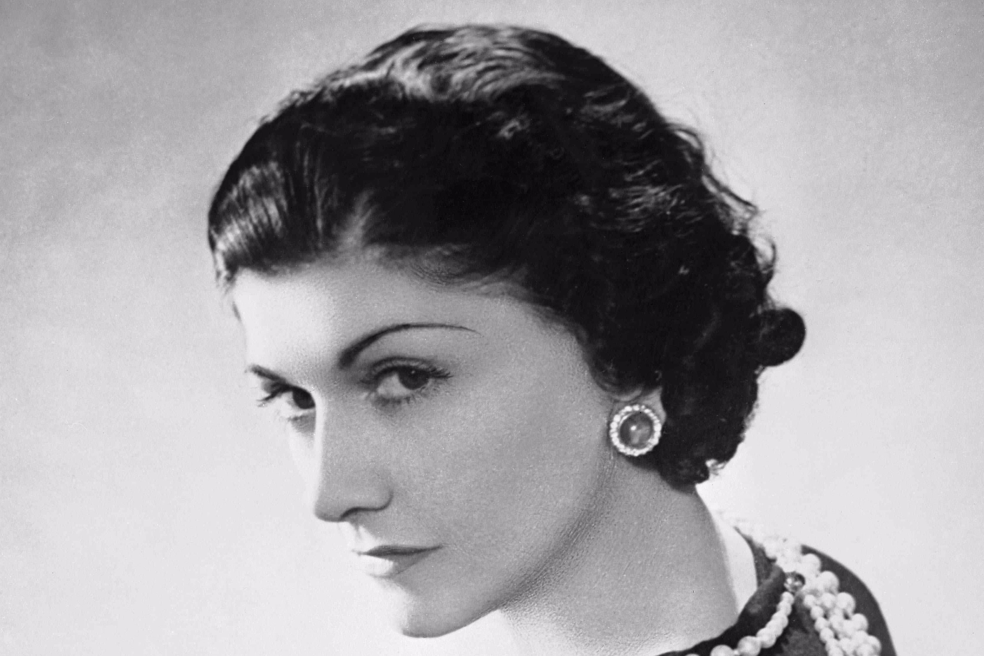 Coco chanel. Коко Шанель Императрица. Коко Шанель 1920е. Габриэ́ль бонёр (Коко́) Шане́ль. Габриэль Бонер Шанель.