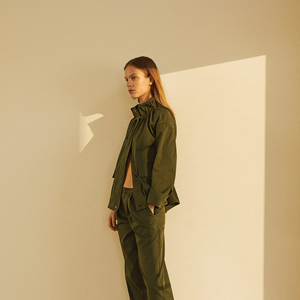 Looking Chic Without a Fuss in Harlan Holden 7BC