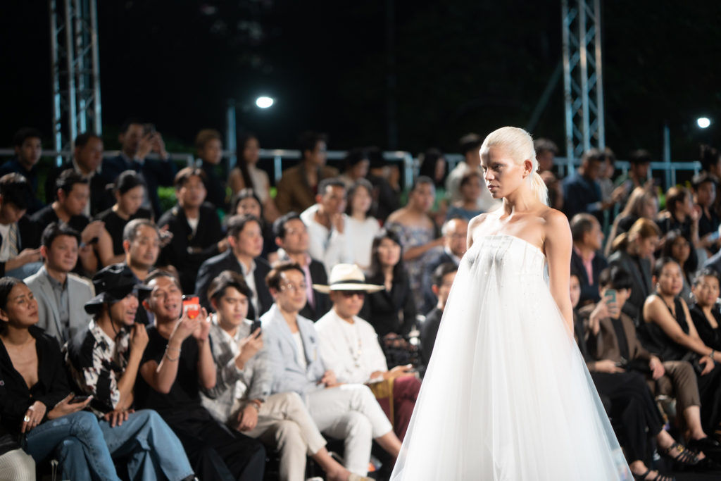 Chiroyli qora ayoldan gozal minut Katta eshak katta sik