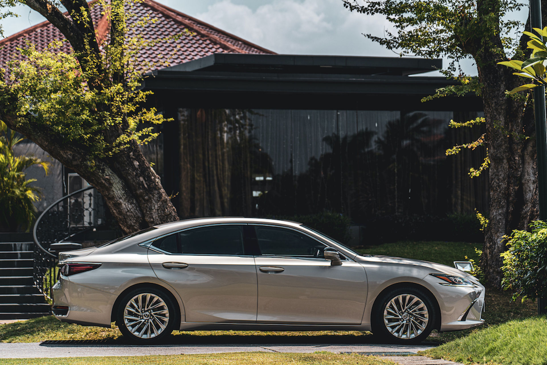 6 reasons the New Lexus ES250 Should Be Your Ride For 2020