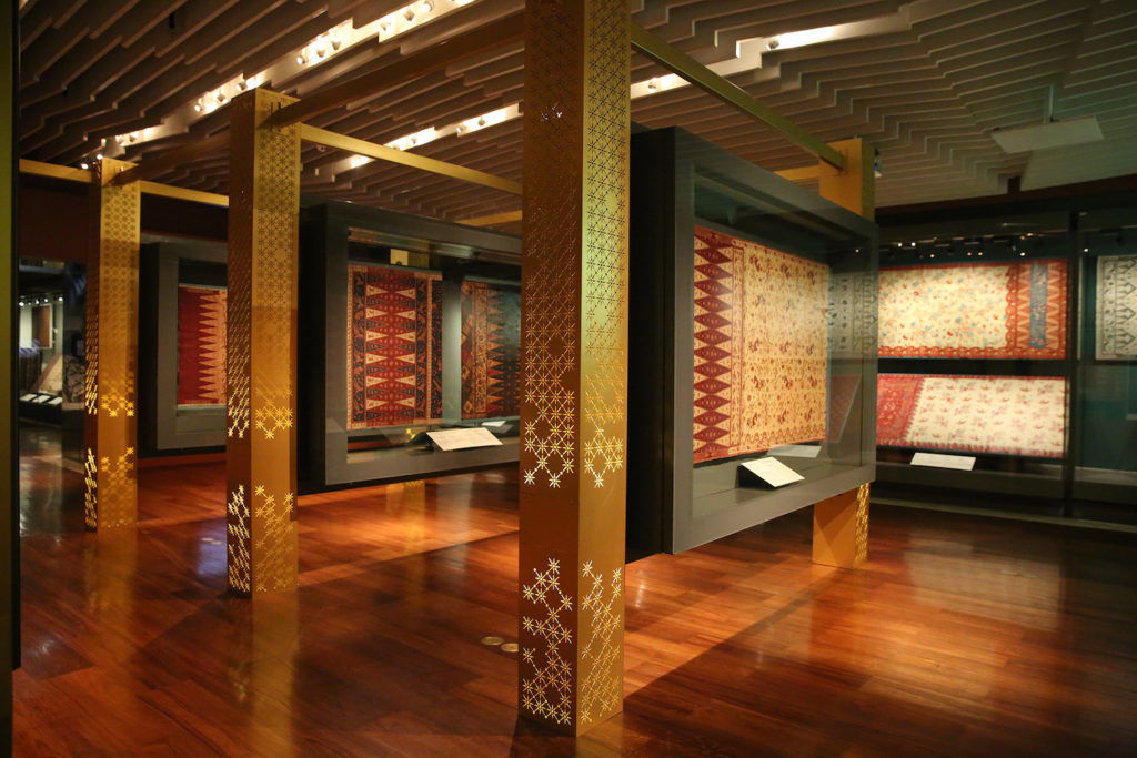 View King Chulalongkorn’s Personal Batik Collection at this Exhibition