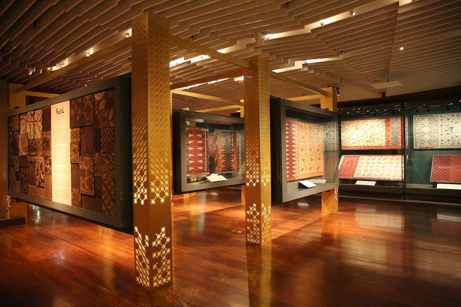 View King Chulalongkorn’s Personal Batik Collection at this Exhibition