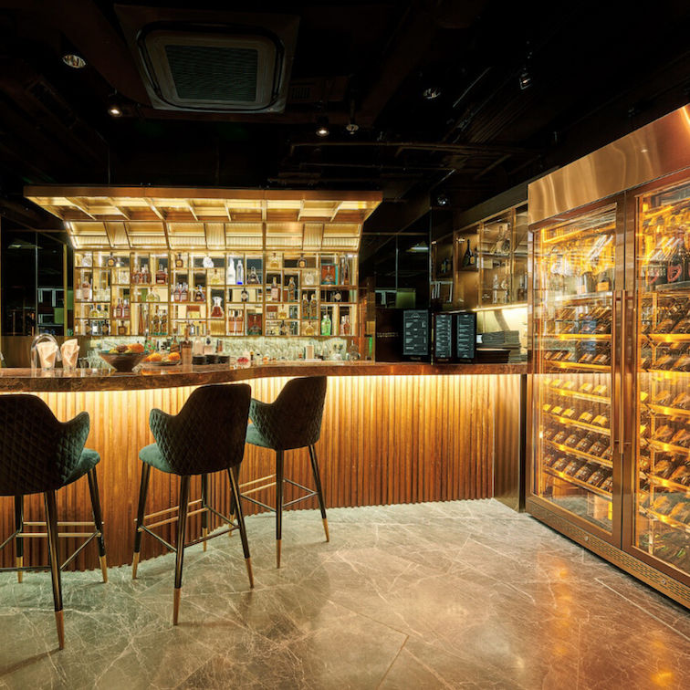 Raising a Glass to Hong Kong’s Luxury Champagne and Cocktail Lounge