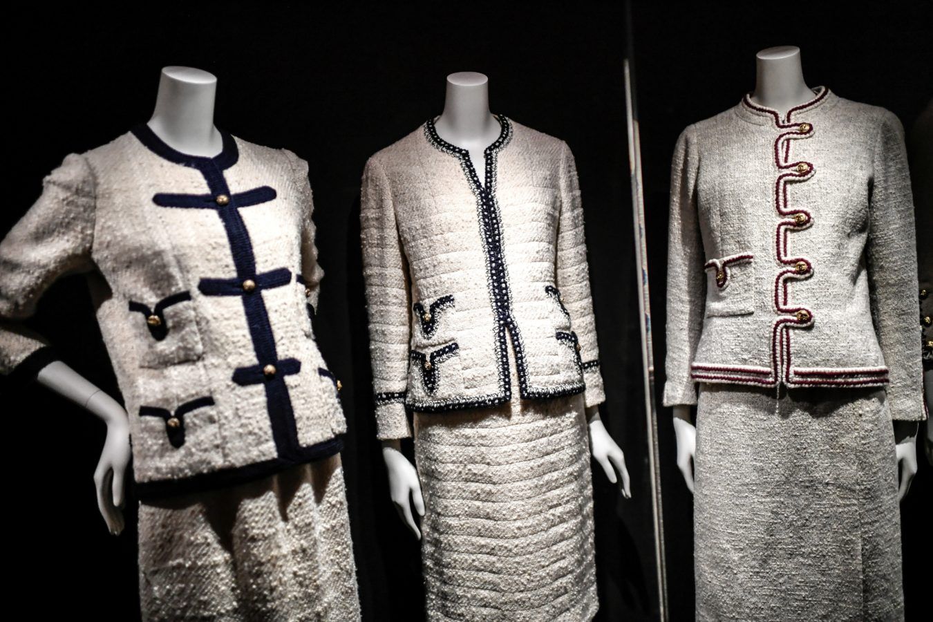 In 1954 Coco Chanel launched the suit as a sort of reaction to the New  Look  Chanel fashion Chanel jacket Vintage fashion