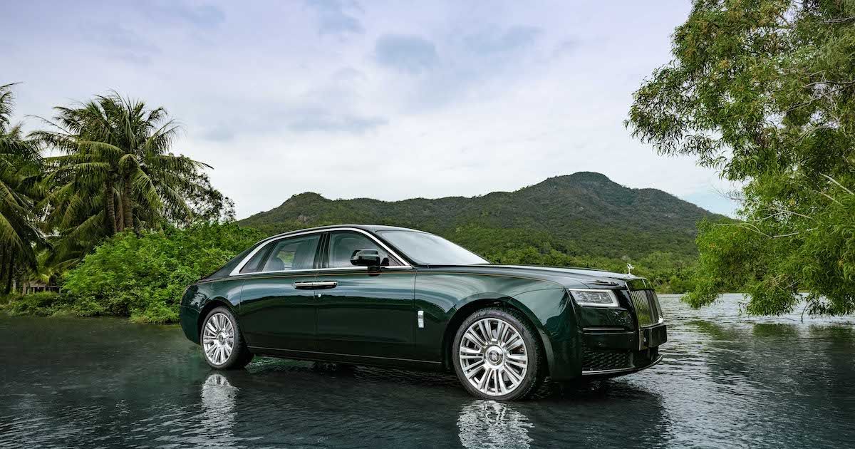 Nhờ biển khủng RollsRoyce Ghost 6 năm tuổi vẫn được chào giá lên tới 20  tỷ đồng