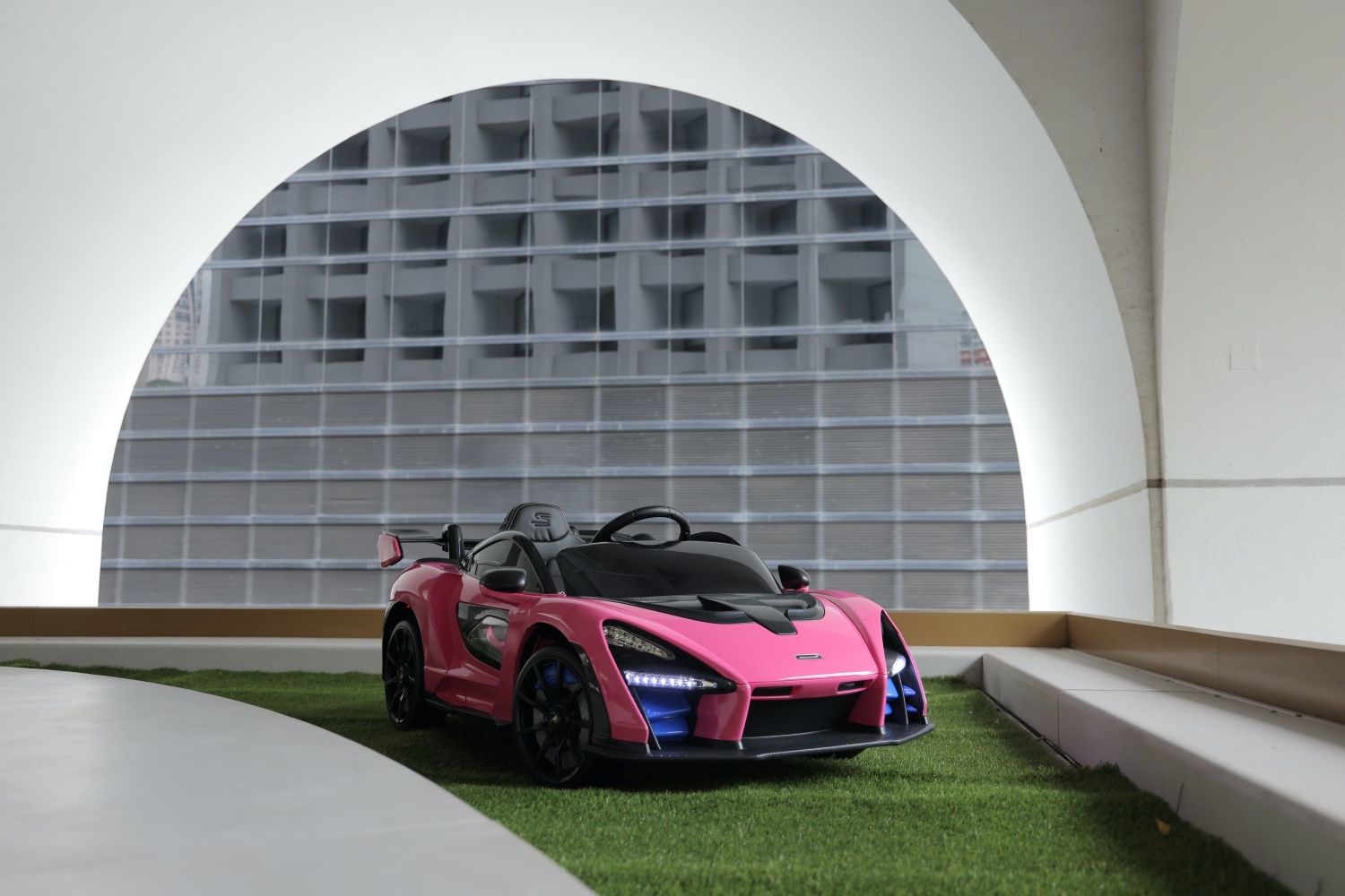 01-HK-Cancer-Fund-x-McLaren-x-