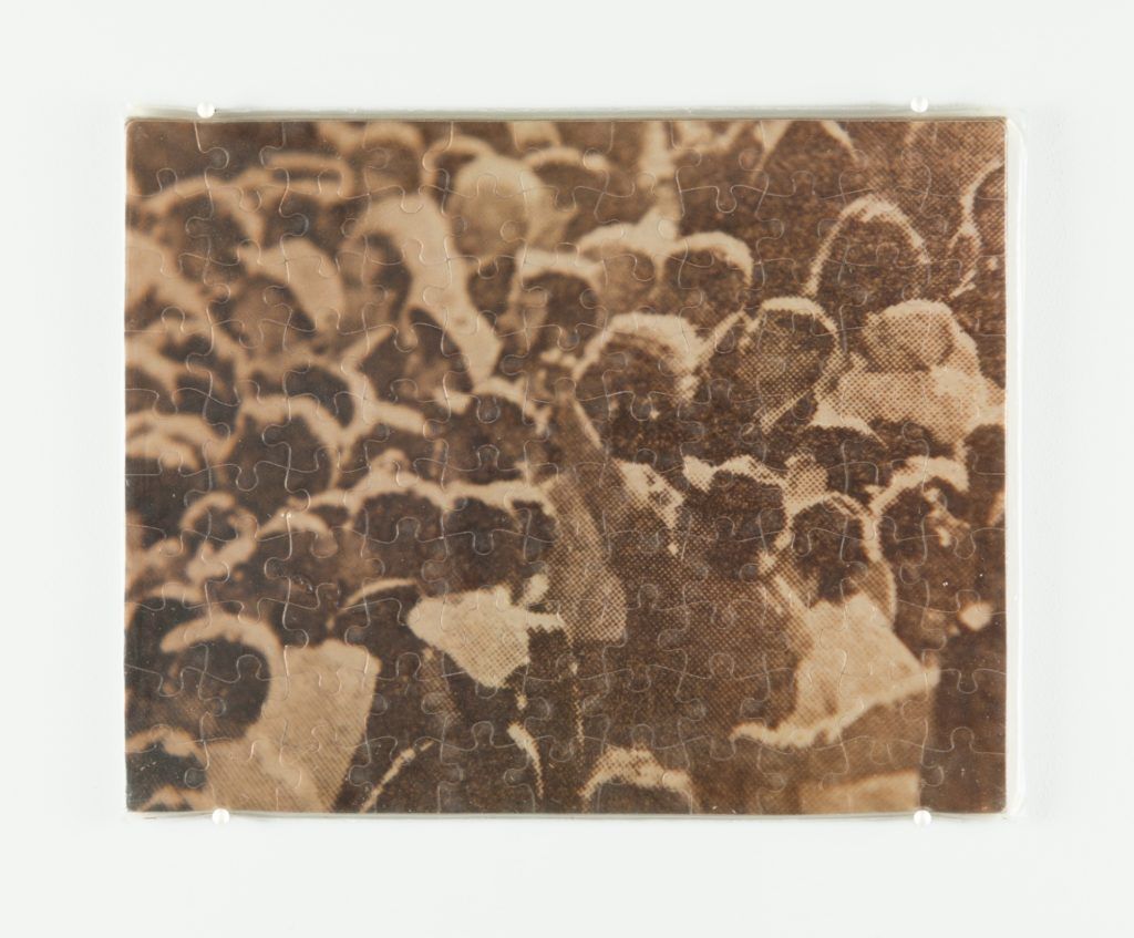 Felix Gonzalez-Torres, “Untitled”, 1987, C-print jigsaw puzzle in plastic bag 19.05 x 24.13 cm, © The Felix Gonzalez-Torres Foundation, Courtesy Andrea Rosen Gallery, New York and David Zwirner