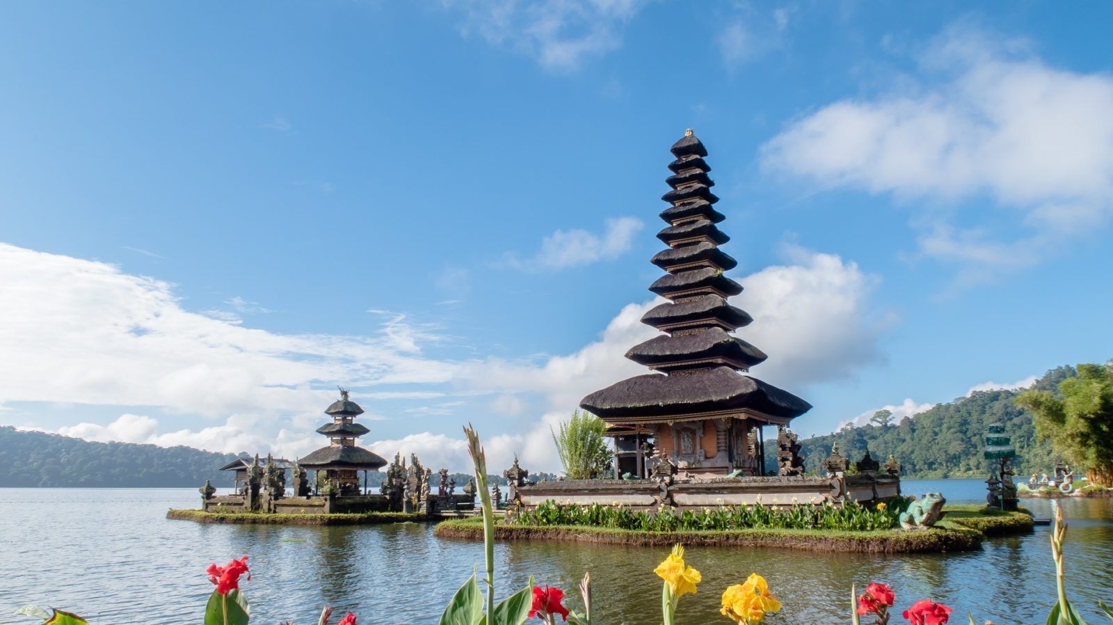 Foreign Tourists Return to Bali in First International Flight