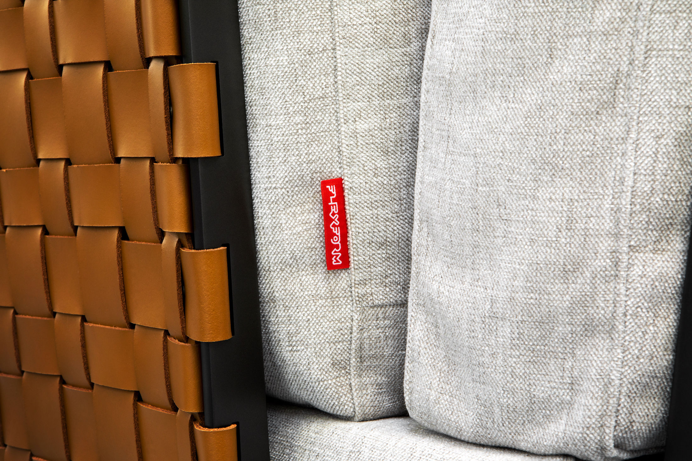 cestone sofa flexform italian made manufacturing
