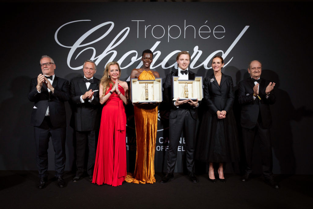 Julia Roberts presents the Trophée Chopard to Sheila Atim and Jack Lowden at the Cannes Film Festival 2022
