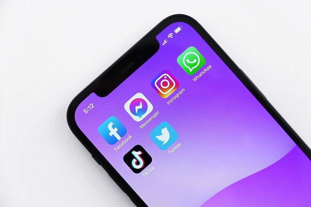 social media breaks