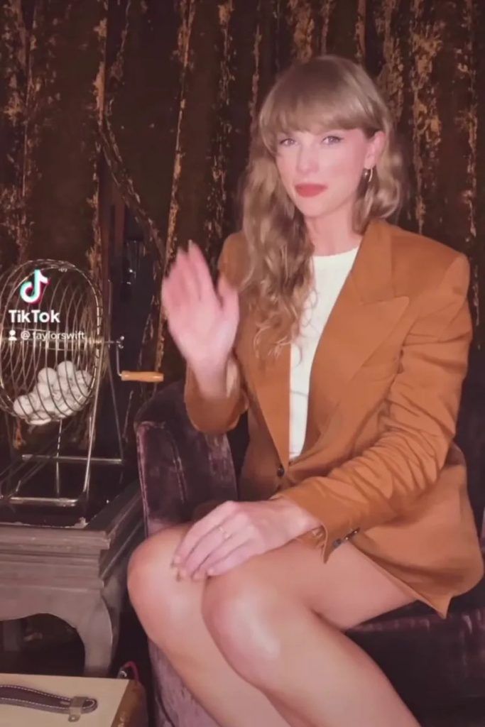 iconic Taylor swift outfits