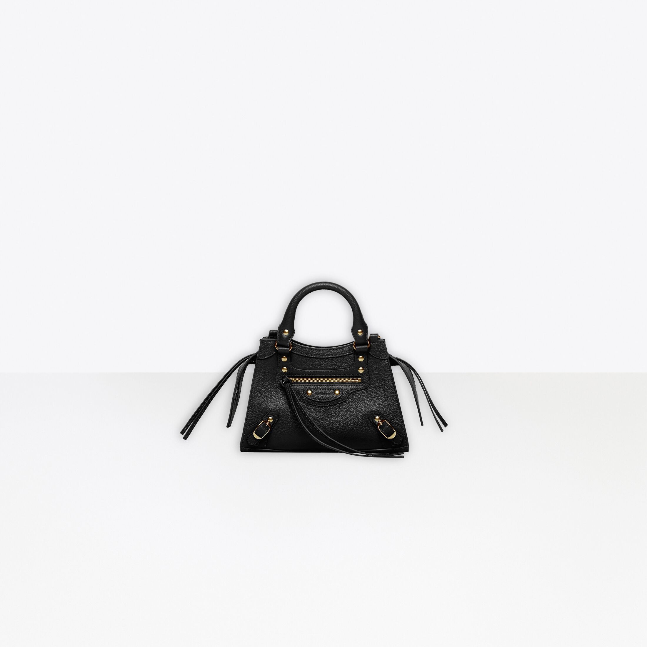 Kourtney Kardashian's Dior Saddle Bag Is Carrie Bradshaw-Approved