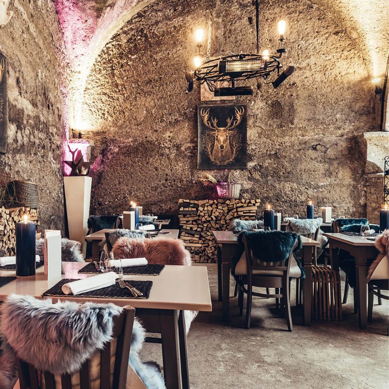 The 10 Oldest Restaurants in The World Where You Can Still Eat a Meal