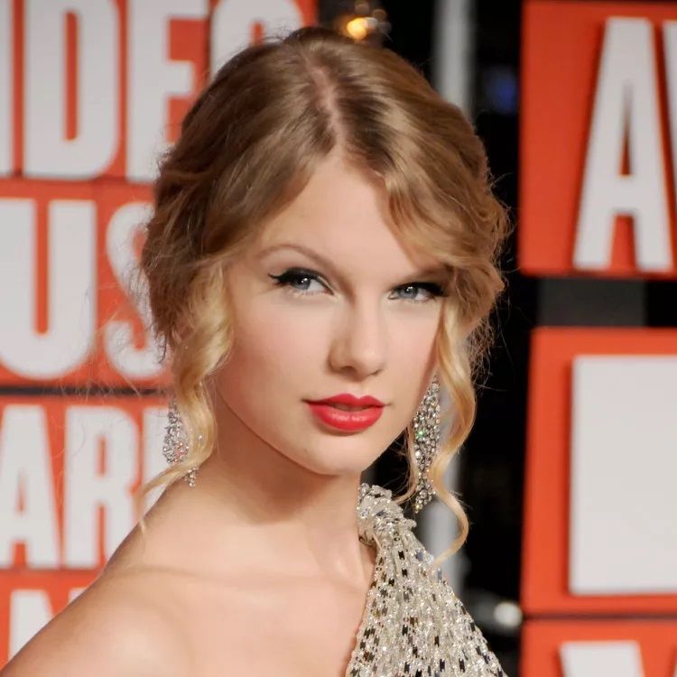 Taylor Swift hair