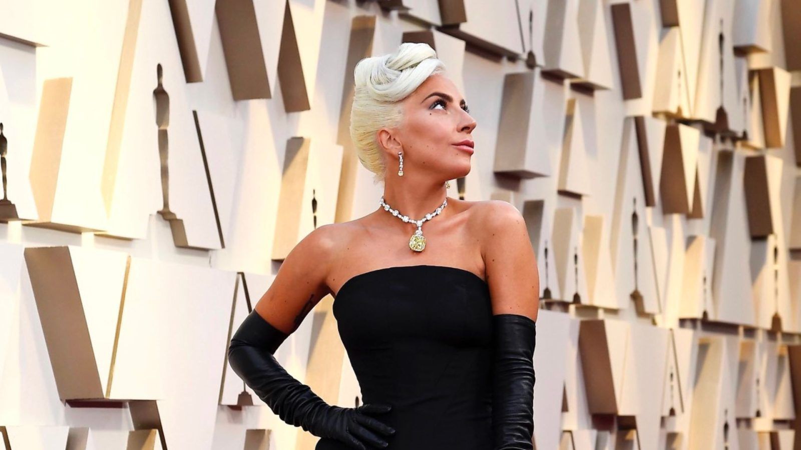 Lady gaga's hot sale oscar necklace