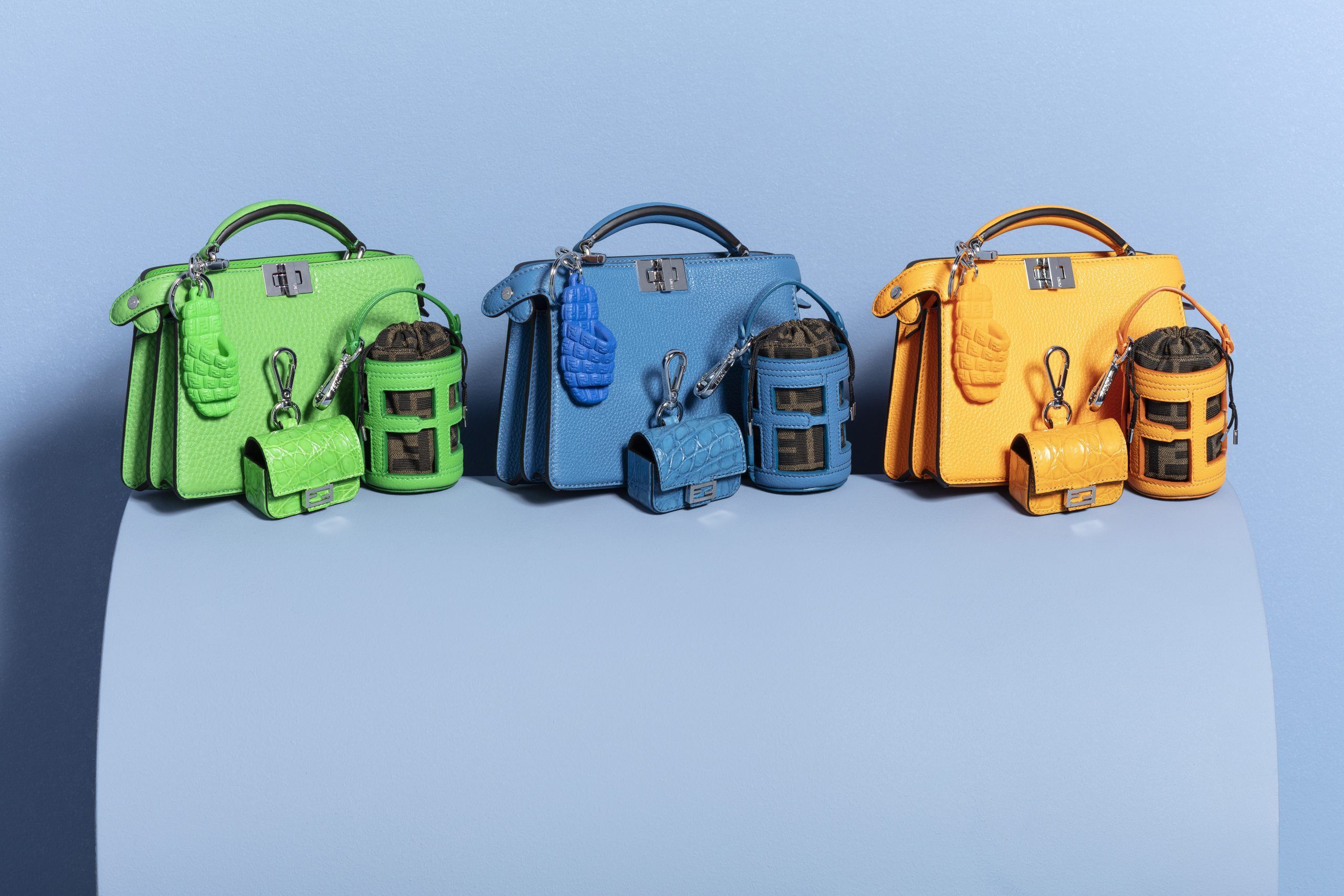 【超美品】FENDI ピーカブー ISeeU XCross FENDI フェンディ 超美品 ピーカブー アイシーユー エックス