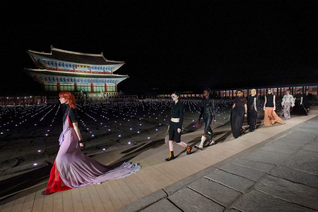 9 Best Looks: Gucci Cruise 2024 in Seoul Is a Matrimony of Styles and Cultures
