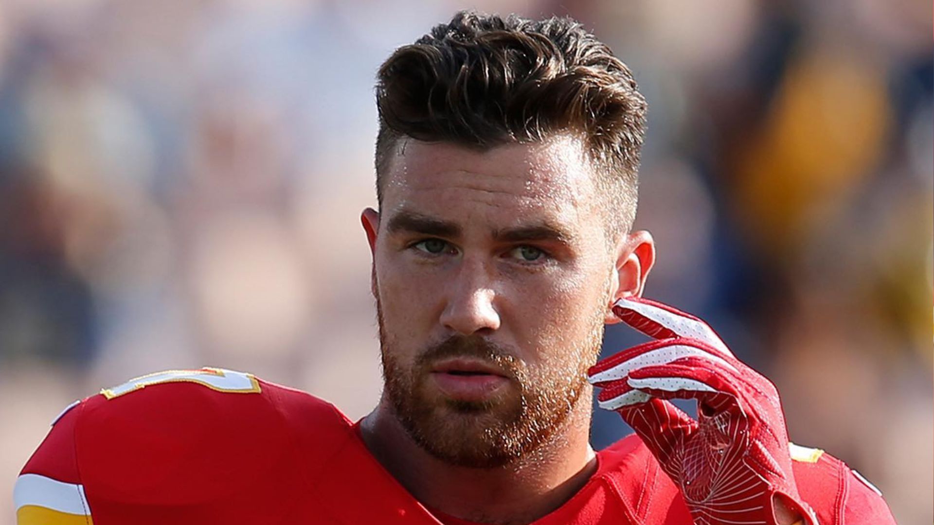 Travis Kelce jersey sales jump nearly 400% after Taylor Swift attends  Kansas City-Chicago game - The Globe and Mail