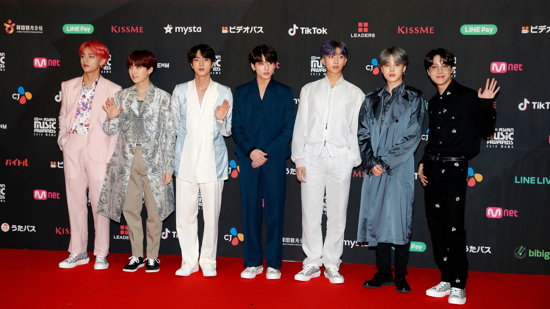 BTS coordinated fashion