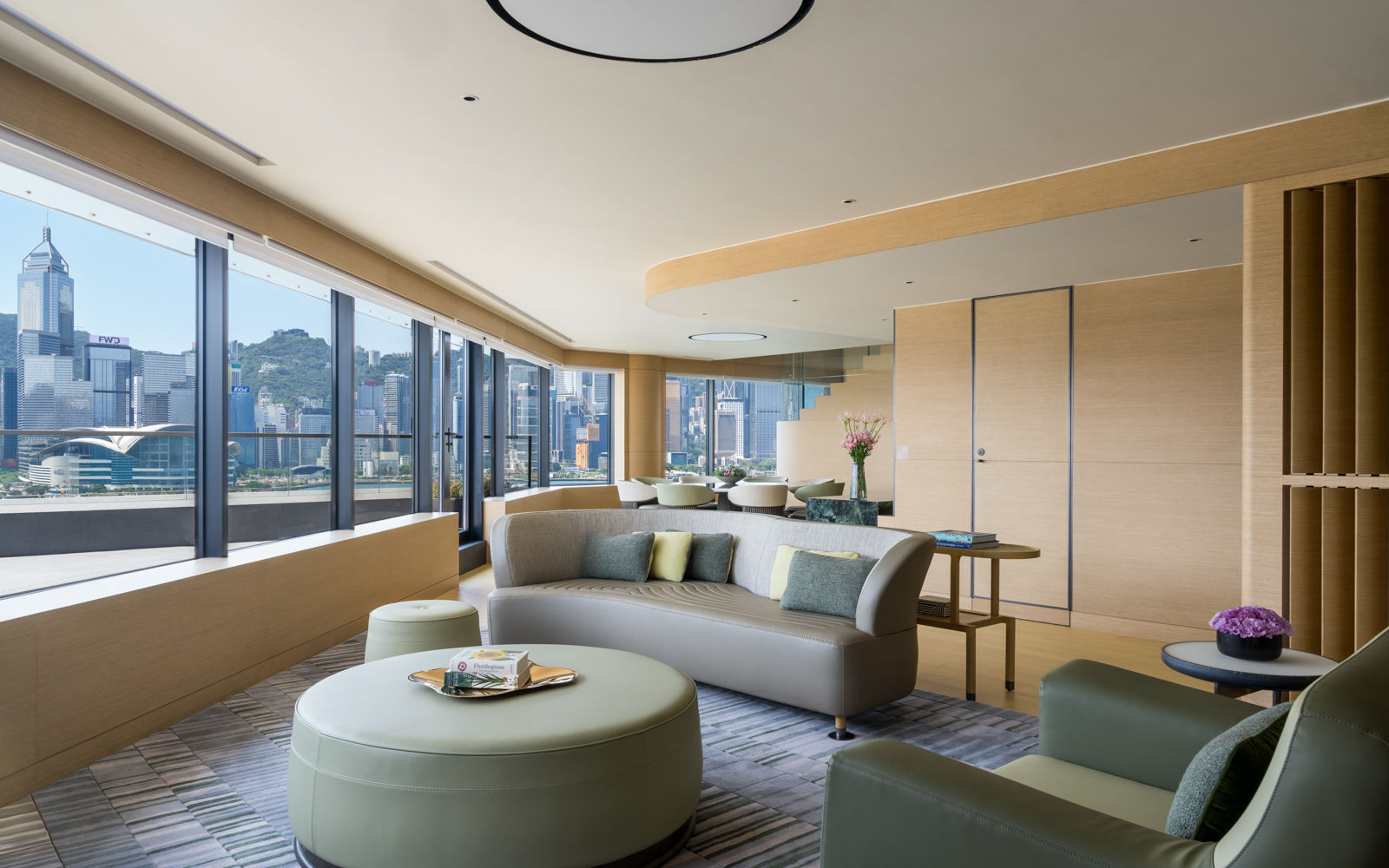 Beauty of Extravagance: The Regent Hong Kong Signature Suites