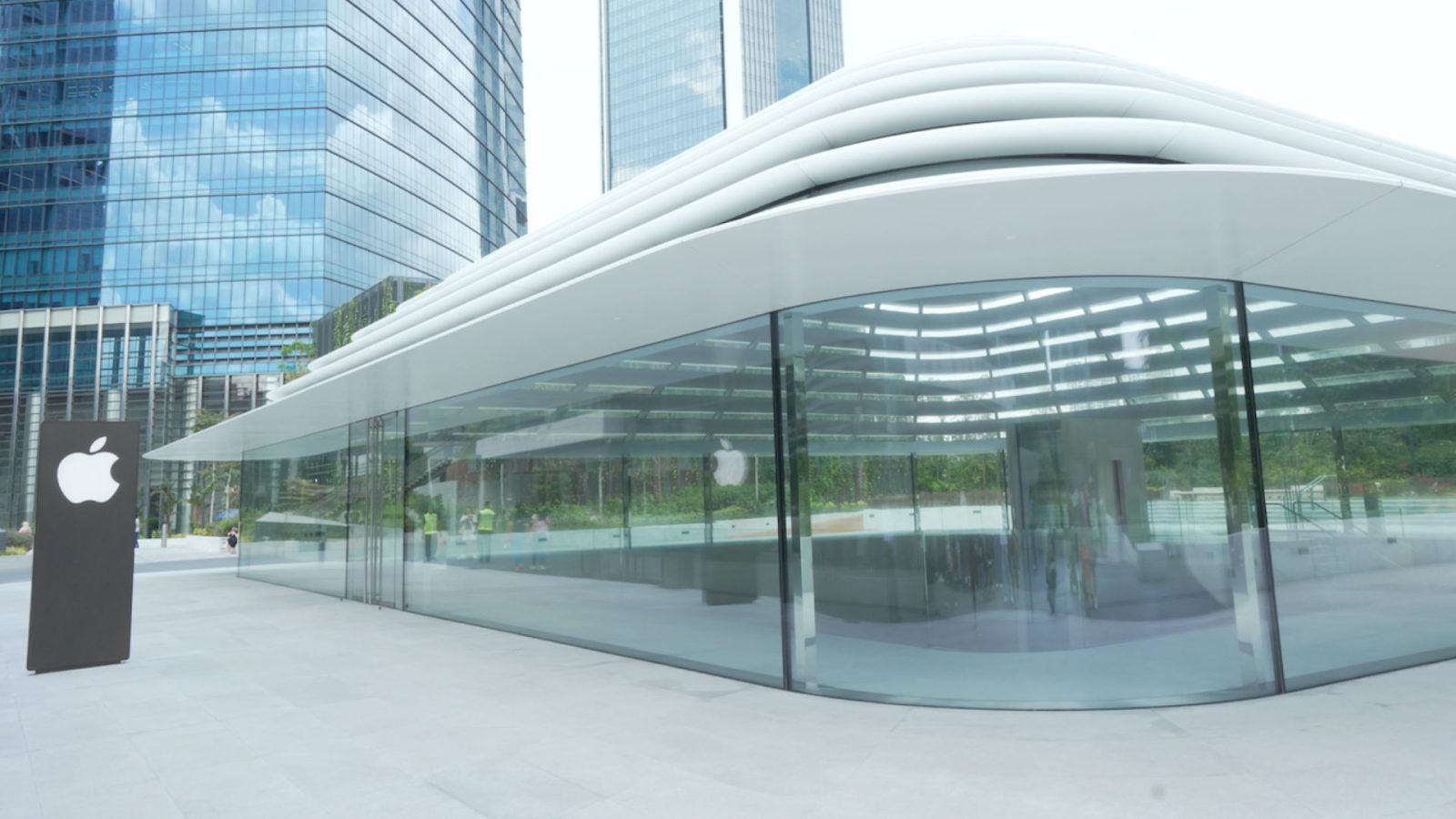 What to Expect at the Debut Apple Store in Malaysia - PrestigeOnline