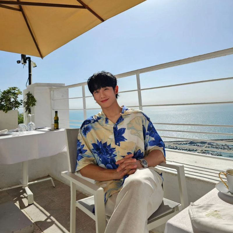 A Look at the Dating History of <i>Love Next Door</i> Star Jung Hae-in