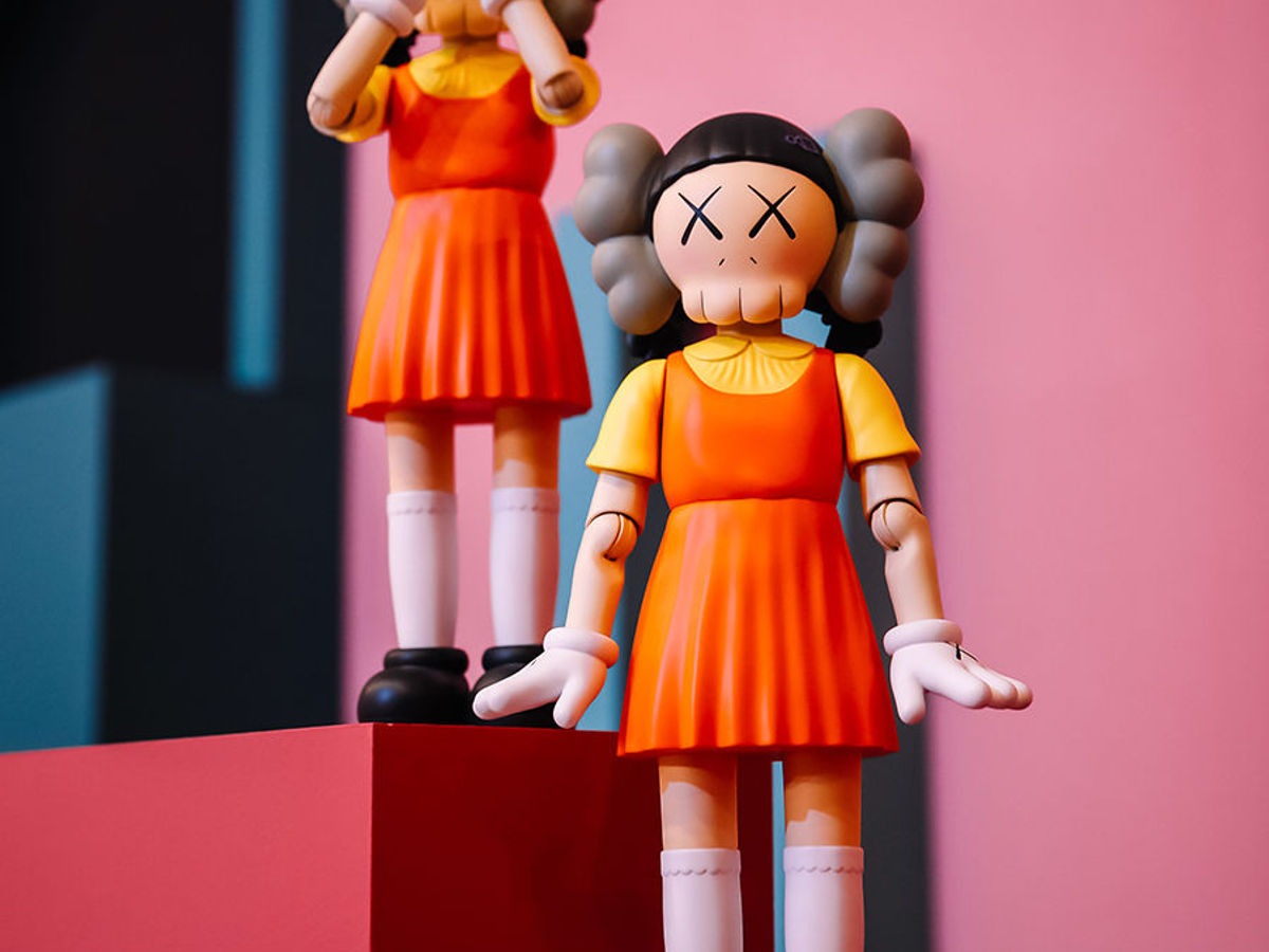 割引発見 KAWS Unveils Kong Hong PrestigeOnline – Figurine Game Squid New その他