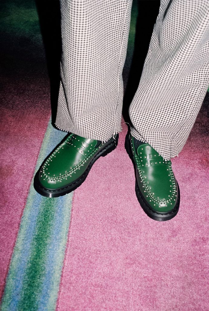 靴 Supreme Dr.Martens Studded Penton Loafer Supreme x Dr. Martens Spring 2025 Collaboration | Hypebeast