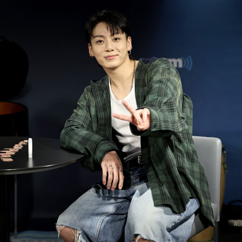 BTS ジョングク GOLDEN バッグ BTS ジョングク jungkook ショルダーバッグ GOLDEN 新品 - メルカリ