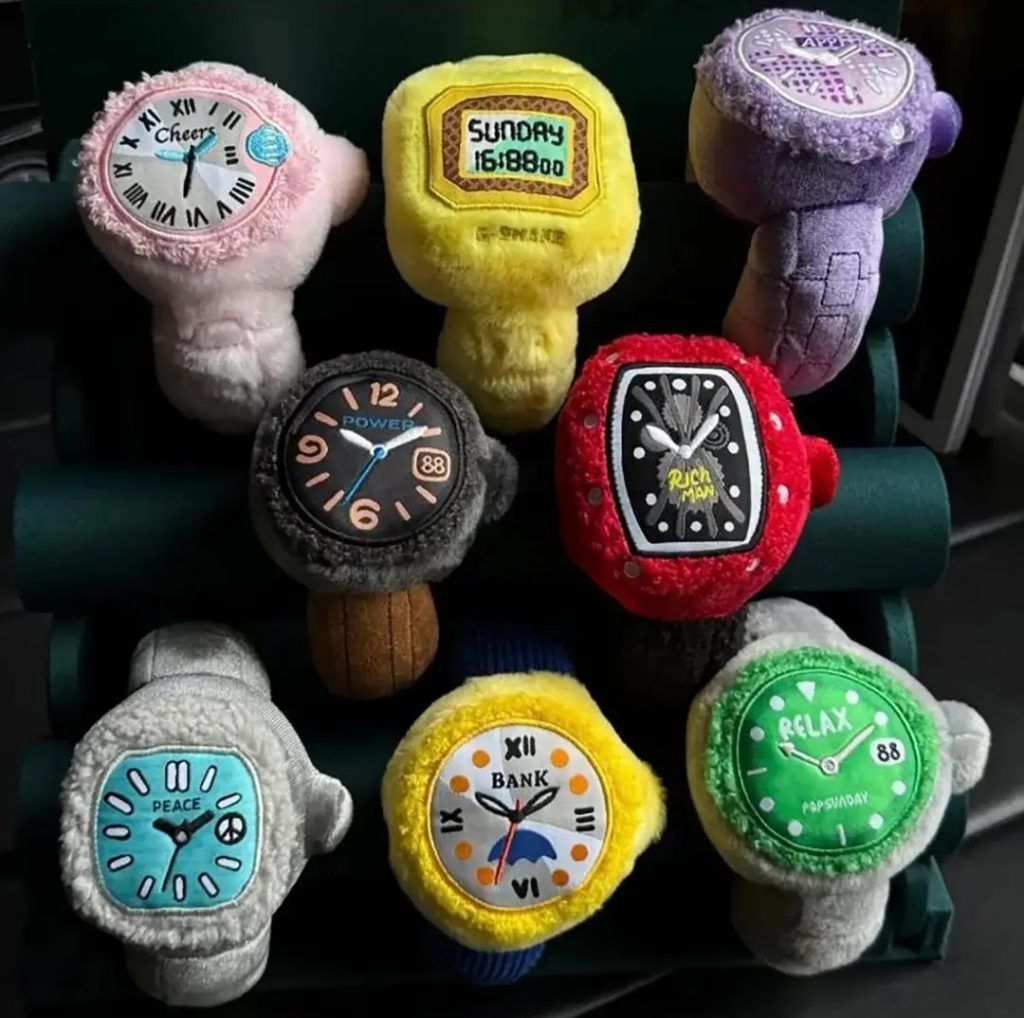 Legendary Pops of The 20th Century12枚セット Pop Sunday Makes Plush Toys Modelled After Luxury Watches