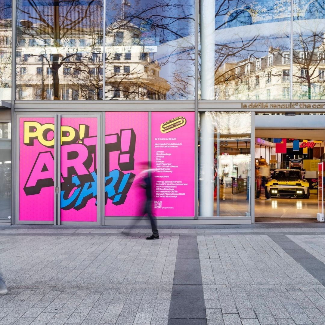 アート・デザイン・音楽 50 ans de petites et secretes RENAULT Renault Turns the Champs-Élysées Into a Pop Art Playground