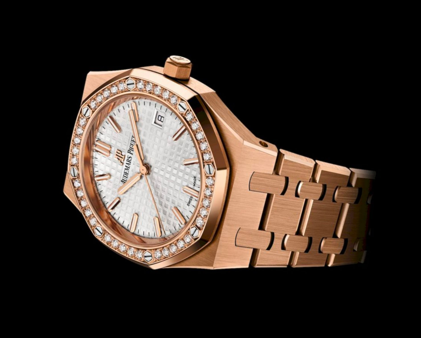 Audemars Piguet Introduces a New Royal Oak Model for Women