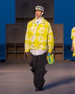 Louis Vuitton men's SS23, el desfile del spin off en Aranya (China)