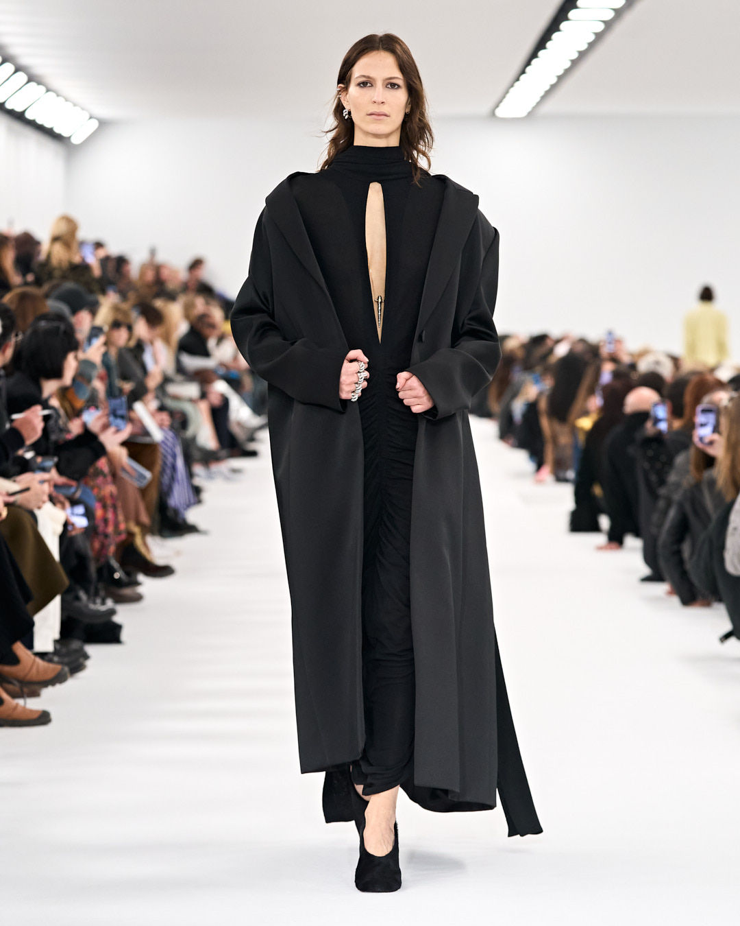Givenchy-FW23-Womenswear-look-