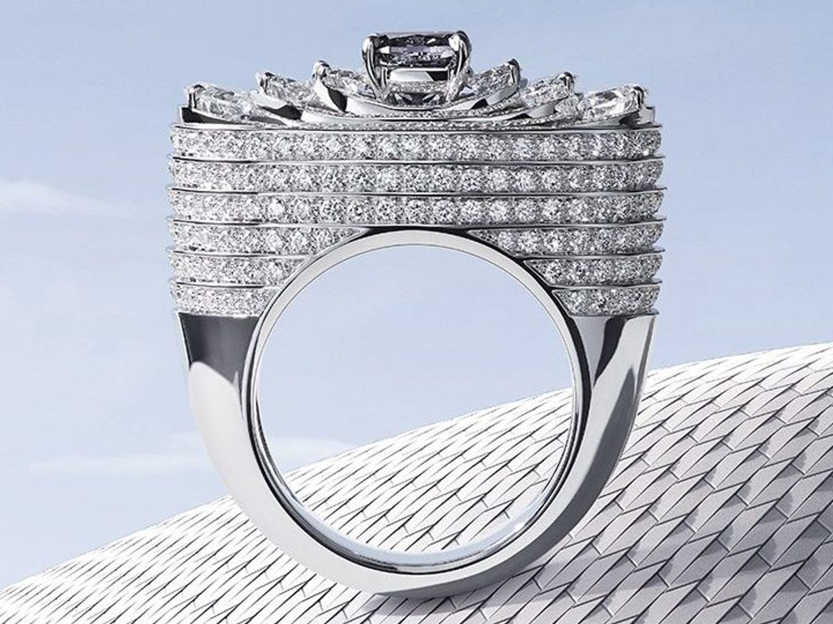 Cartier's Ondule Ring highlights a tapestry of grey-violet diamonds