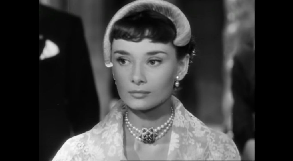 Amazon.com: ROFIFY Audrey Hepburn Holly Golightly Style Faux Pearl Necklace  Clips on Earrings Costume Jewelry and Accessory Set Inspired by Breakfast  at T's for Women (Clip BACK EARRING): Clothing, Shoes & Jewelry