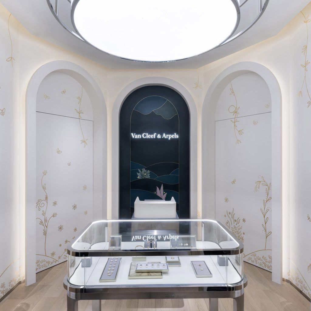 Van Cleef & Arpels invites you to its “Precious Nature” exhibition at Raffles Hotel Arcade