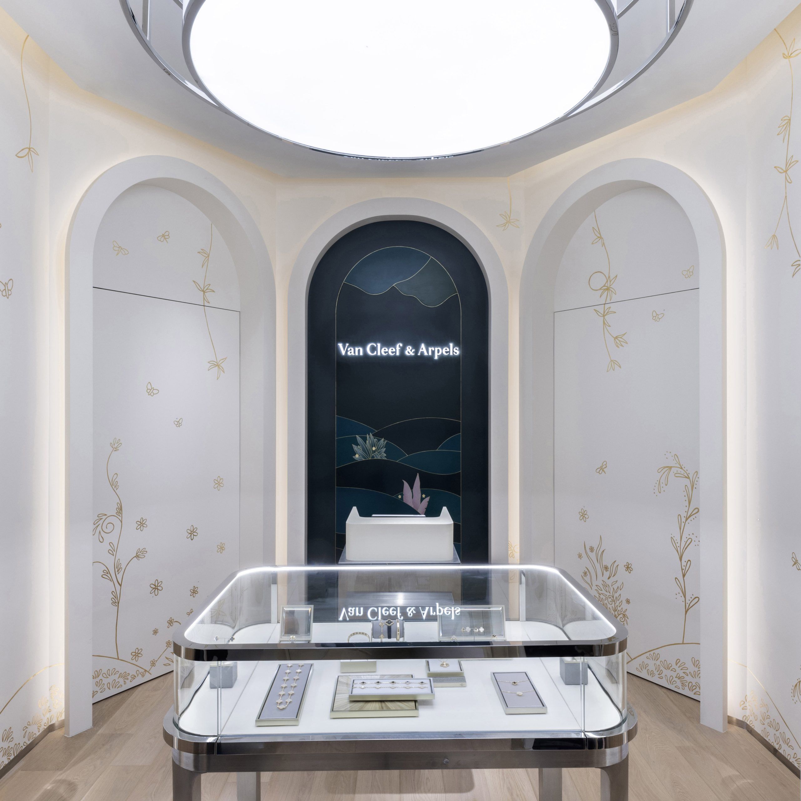 Van-Cleef-A-Secret-Garden-