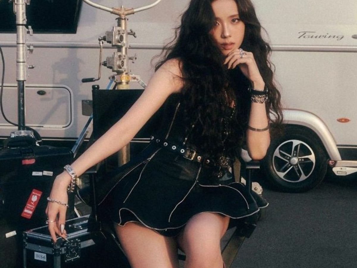 This March, JISOO will visit Singapore at the AMORTAGE pop-up store