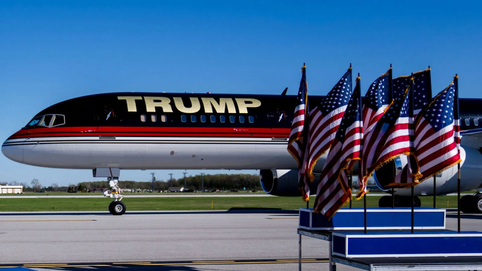 Trump Force One vs. Air Force One: Features and other comparisons