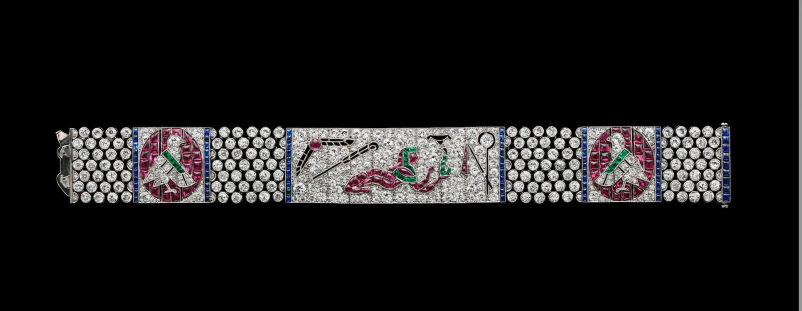 Kazumi Arikawa's Enthusiastic Interest in Antique Jewelry