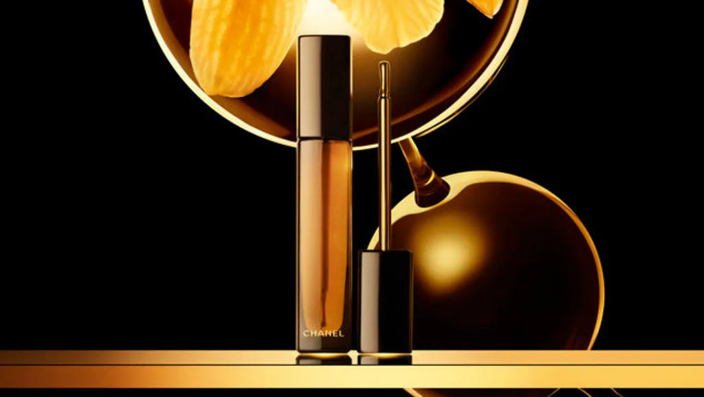 The newest addition to Chanel's Sublimage L'Extrait Huile Lèvres